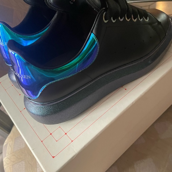 Alexander McQueen Black Perlecent - Picture 4 of 9